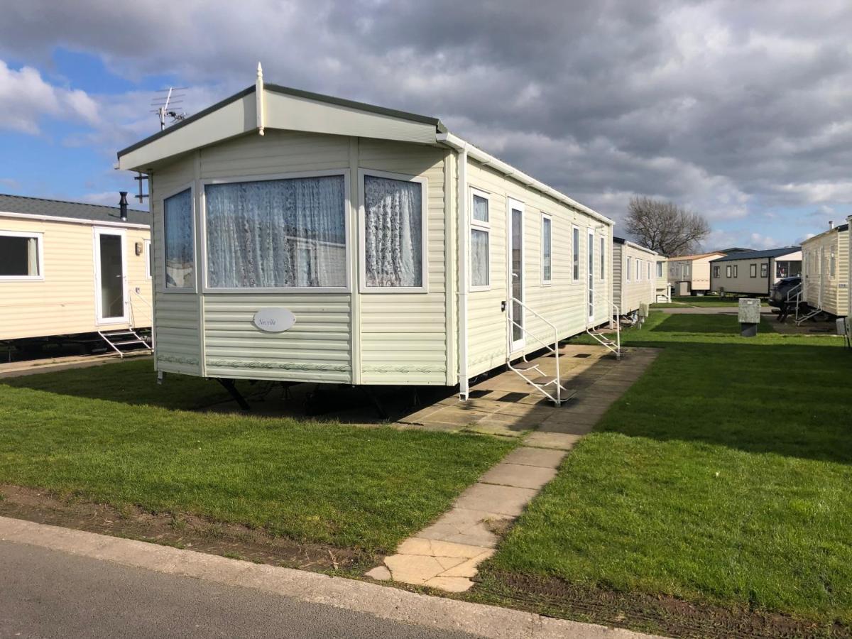 Lovely 3 Bedroom 8 Berth Caravan In Rhyl Exterior photo